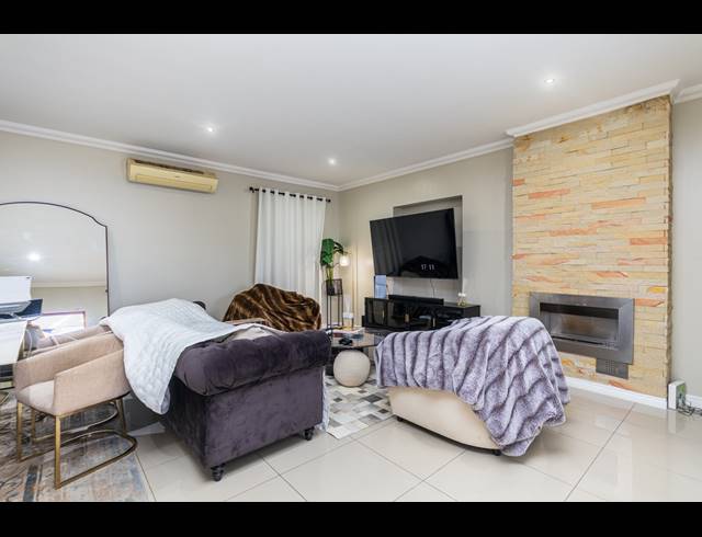 3 BEDROOM FREEHOLD TO LET IN PARKLANDS NORTH